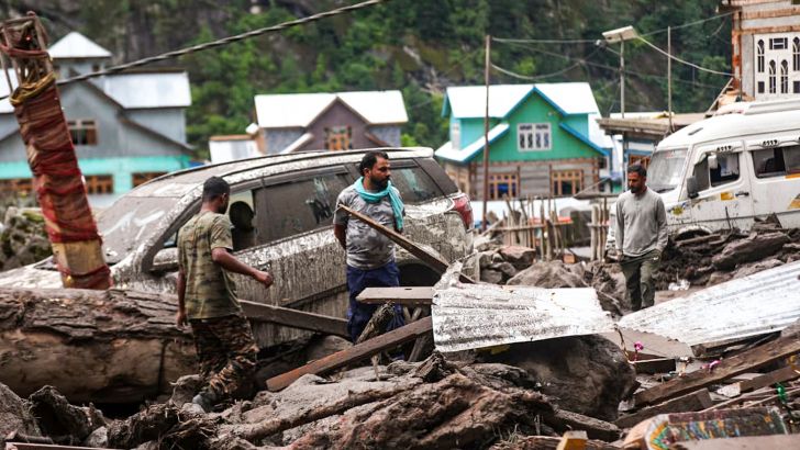 https://www.salarnews.in/public/uploads/images/newsimages/maannewsimage15082025_170501_JK Cloudburst rescue ops.jpg